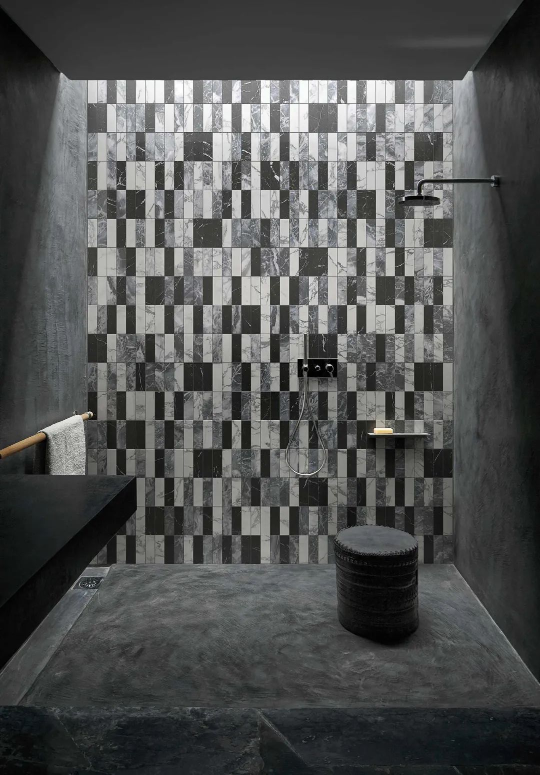 mur de salle de bain en marbre
