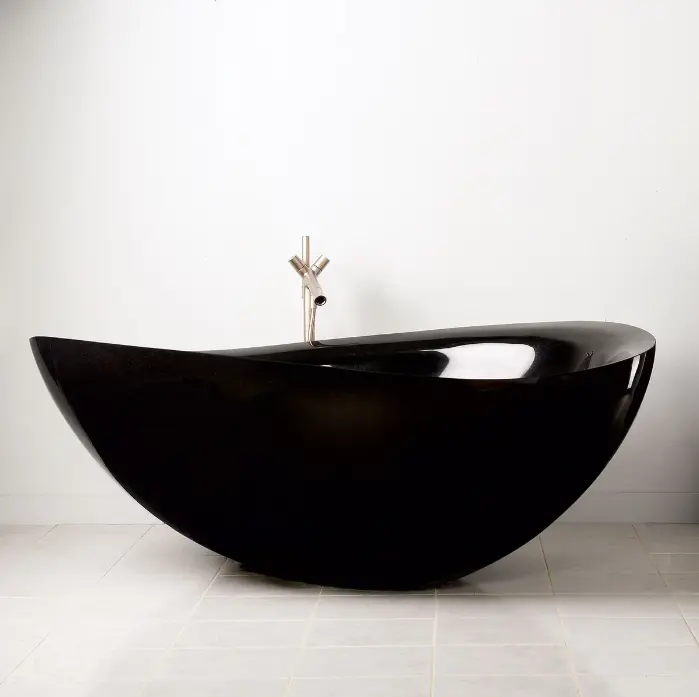baignoire en marbre noir