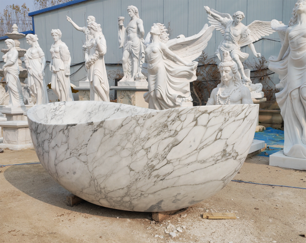baignoire en marbre blanc