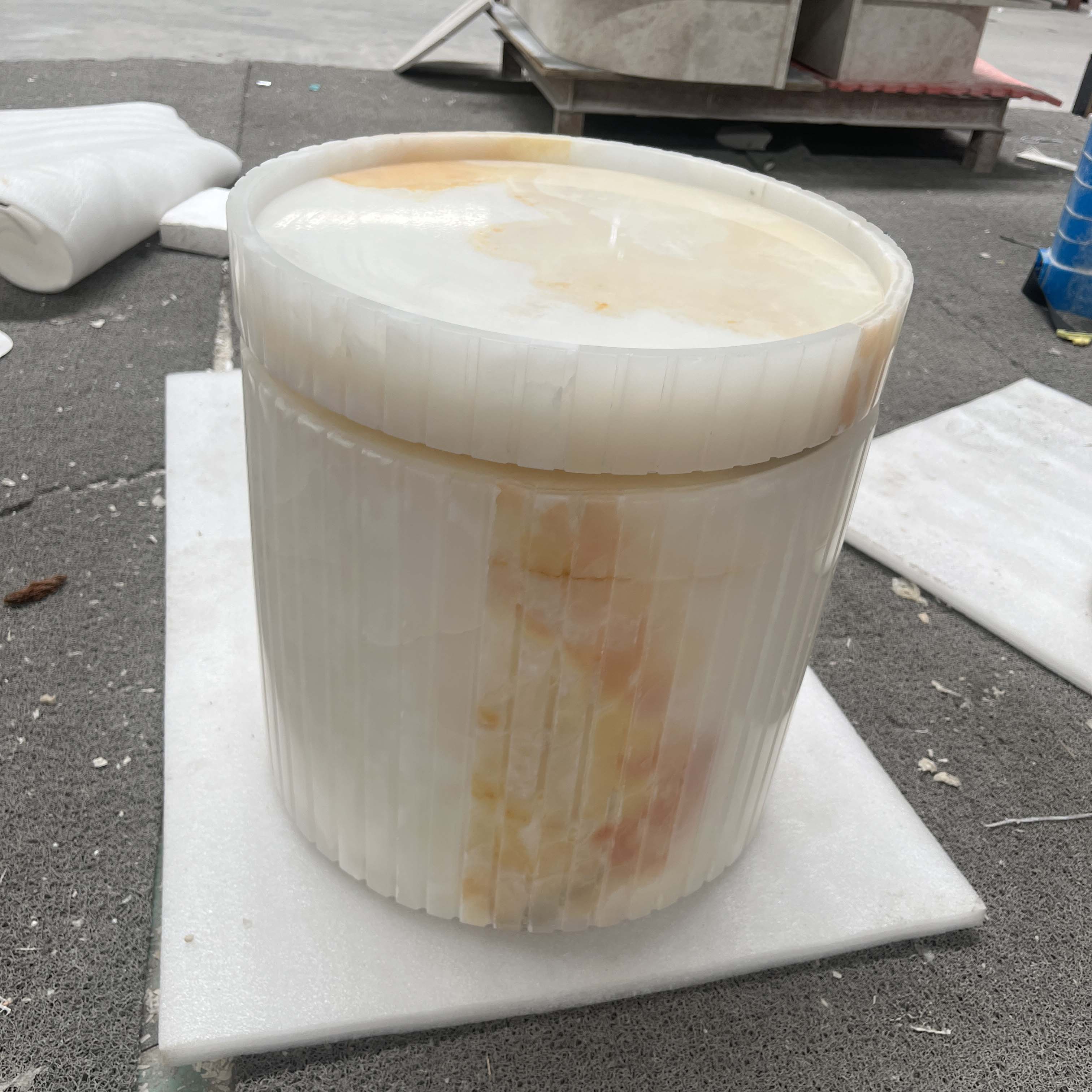 Luxury round marble coffee table