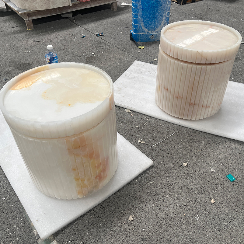 Luxury round marble coffee table