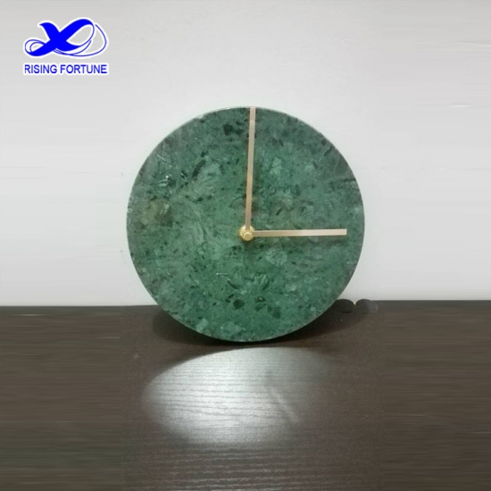 horloge murale ronde en marbre vert et cuivre