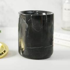 pot de bougie en marbre avec couvercle en marbre
