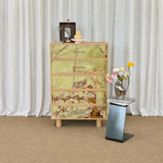 RF Commode de luxe en bois massif avec panneaux en onyx vert naturel, meuble de rangement design pour intérieur de villa