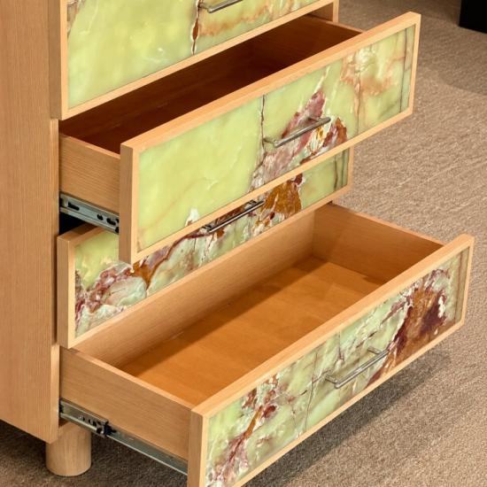 RF Commode de luxe en bois massif avec panneaux en onyx vert naturel, meuble de rangement design pour intérieur de villa